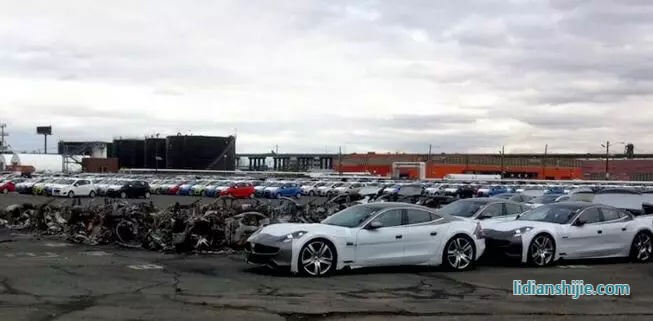 2012年，颶風桑迪引起海水倒灌，停在海邊的Fisker Karma電動跑車被海水浸入后燒毀大半