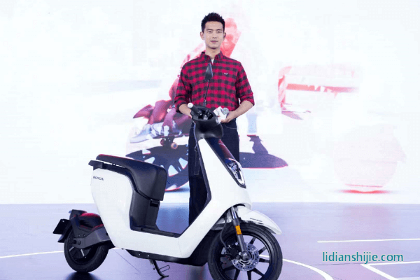 Honda發(fā)布中國首款鋰電池電動摩托車V-GO