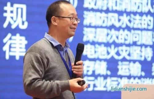 億鑫豐董事長吳松彥帶來的主題分享是《裝備創(chuàng)新助力電池提質(zhì)降本》