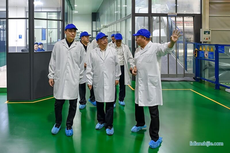 遼寧省工信廳副廳長王丹群調(diào)研康輝新材