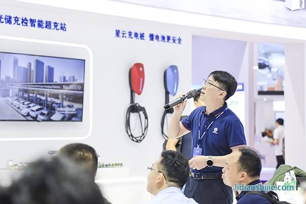 星云股份內部4名產品專家現(xiàn)場進行主題分享