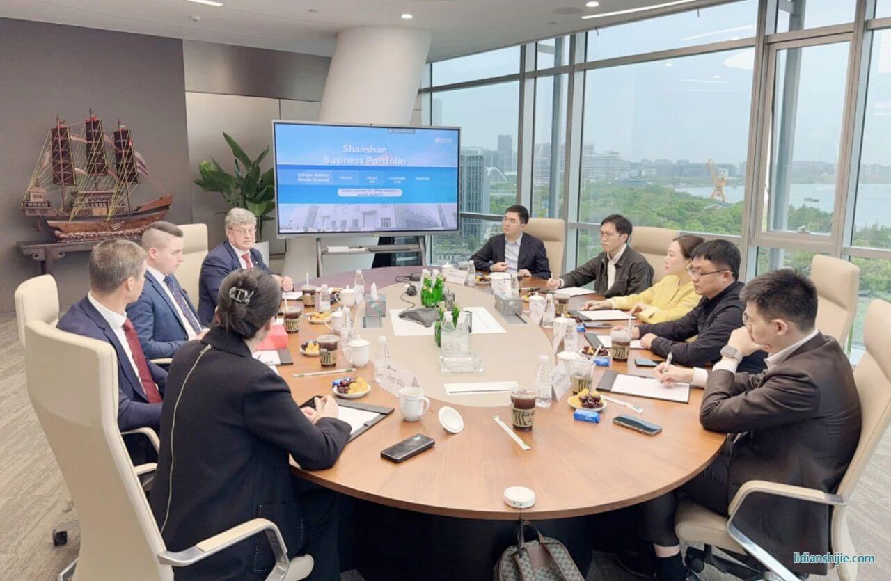 4月19日，芬蘭科斯霍爾姆市議會主席Christoffer Ingo、市長Rurik Ahlberg、技術總監(jiān)Ben Antell及芬蘭投資署成員一行蒞臨杉杉