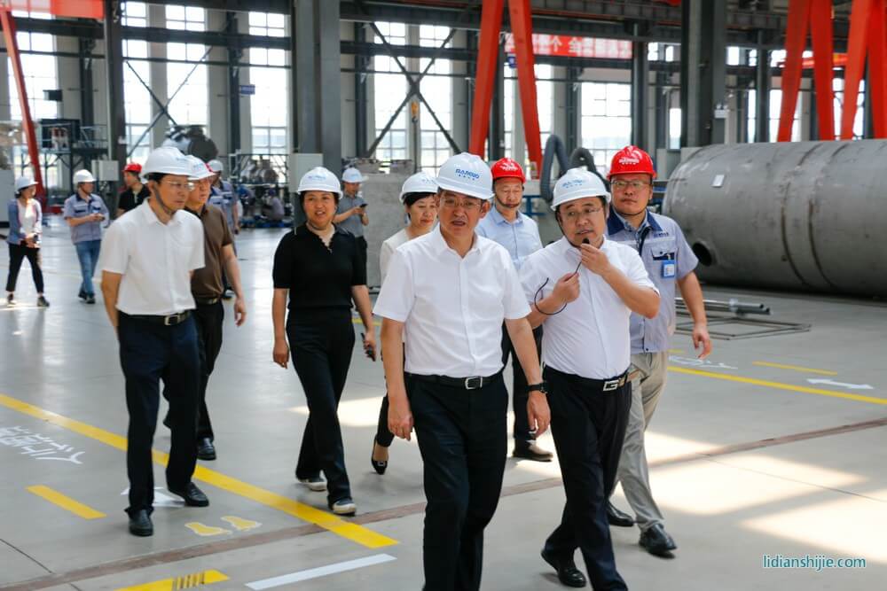 秦皇島市長(zhǎng)蒞臨曼國(guó)裝備調(diào)研指導(dǎo)工作