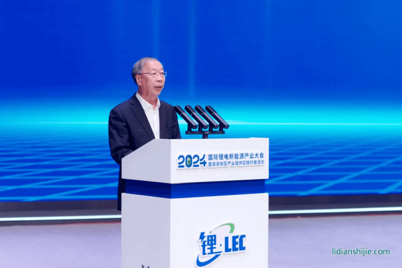 第十三屆全國政協(xié)經濟委員會副主任、工業(yè)和信息化部原副部長、國家智能制造專家委員會主任蘇波講話