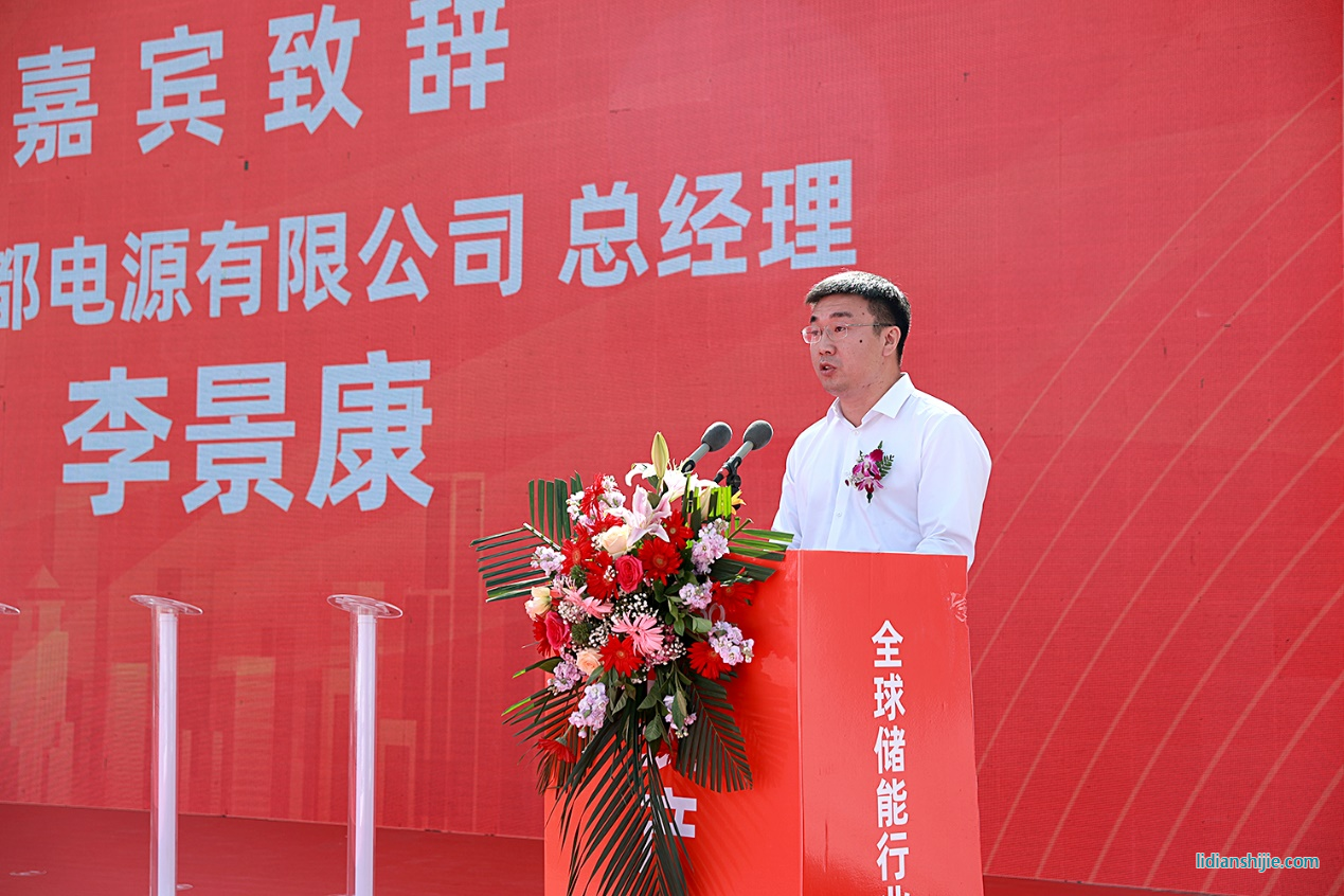 酒泉市委常委、市政府黨組成員、市委秘書長石峰
